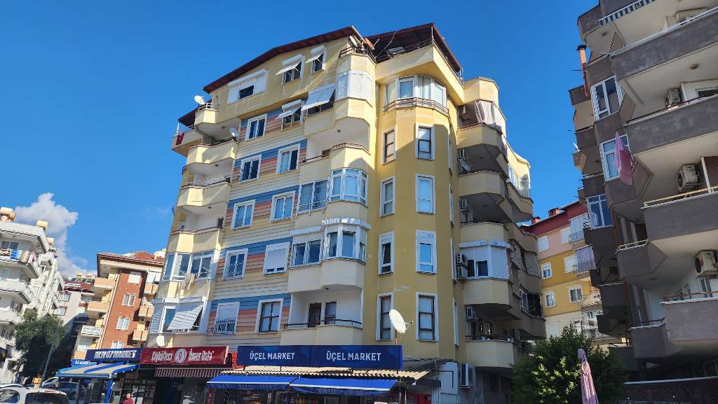 For sale a 3-room apartment in the city center of Alanya 